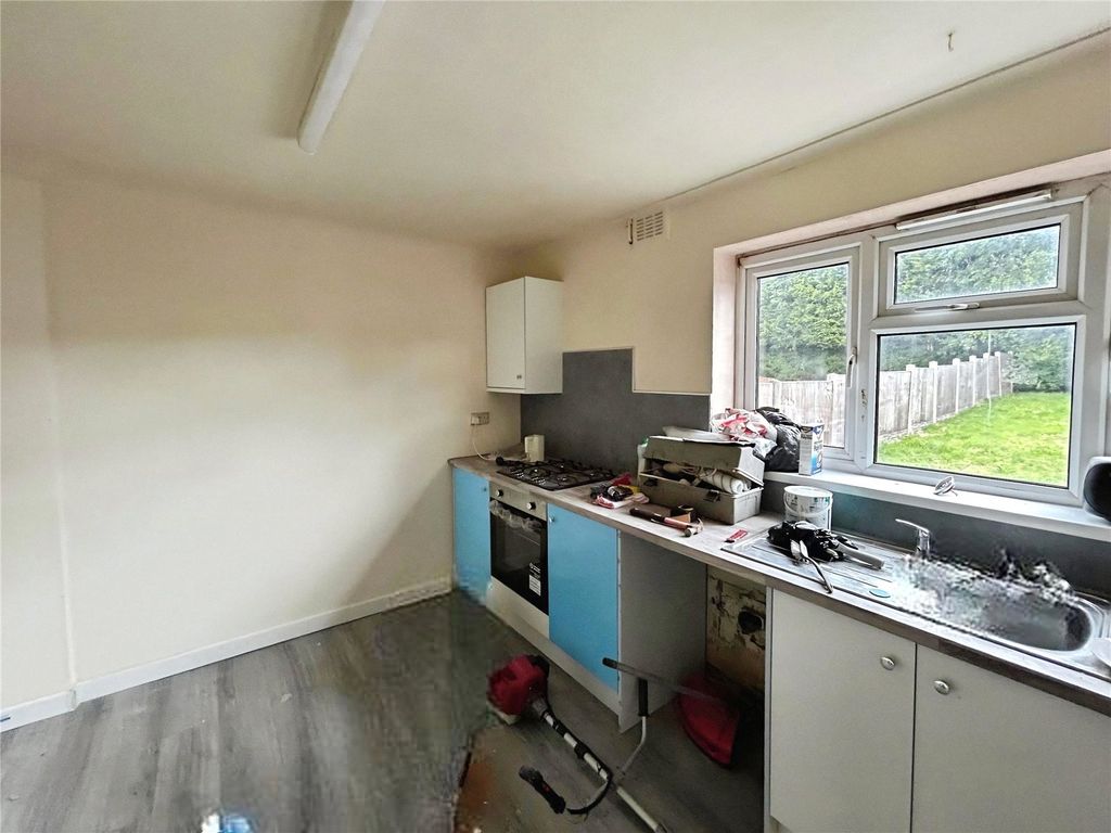 Property photo 3 of 6 Kitchen
