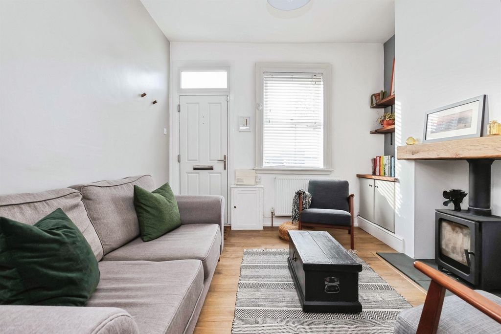 Property photo 3 of 18