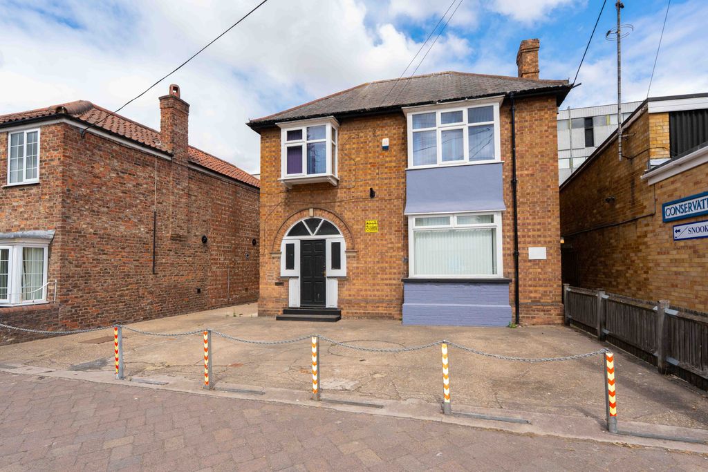 Property photo 2 of 13