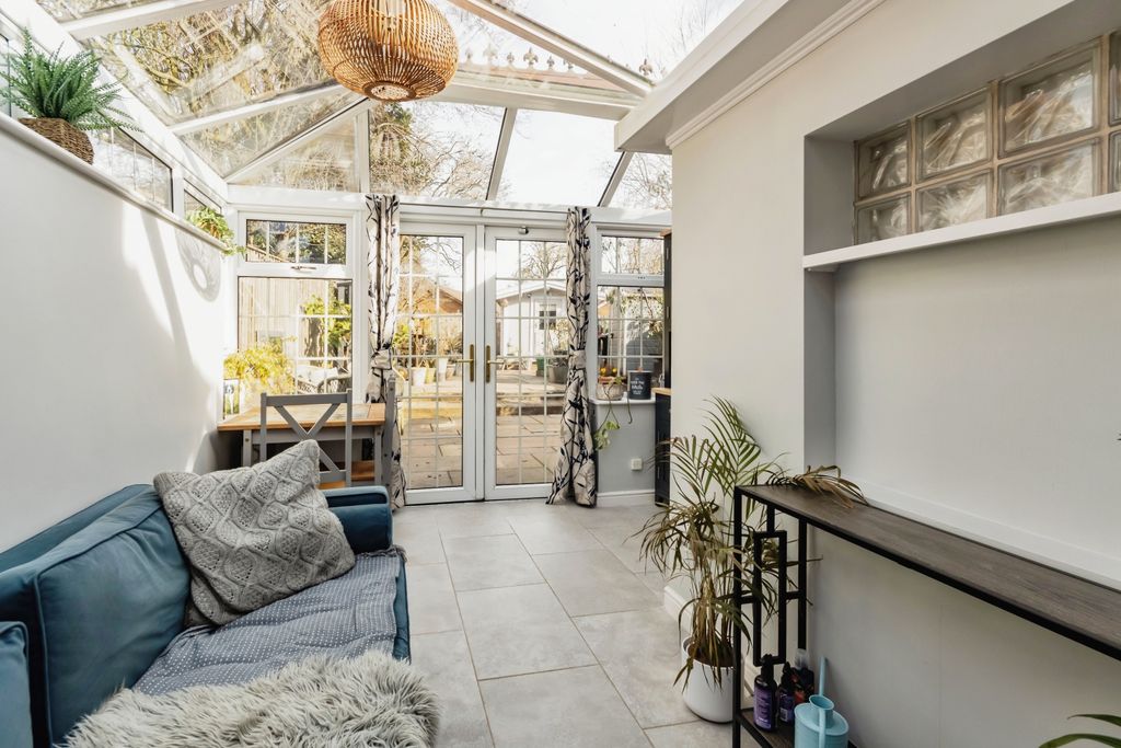 Property photo 3 of 17 Garden Room
