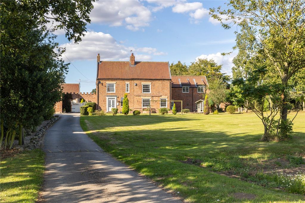 Property photo 2 of 44 Front External