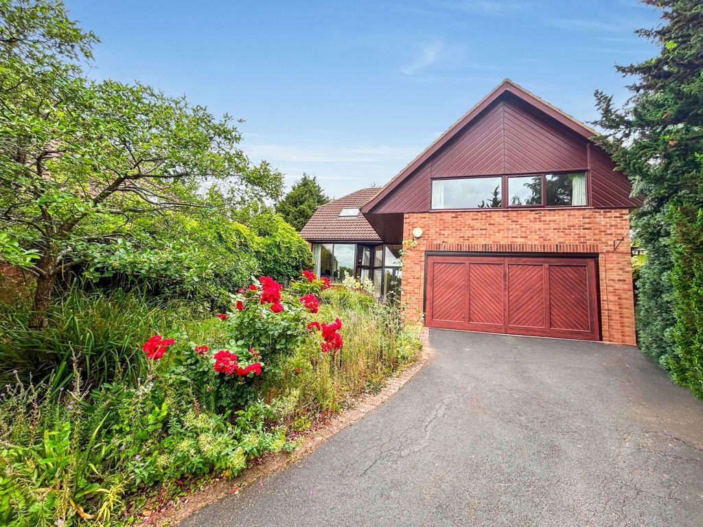 Property photo 1 of 26 92Cbf01c-7248-485B-80Ff-Eeb47d5537072