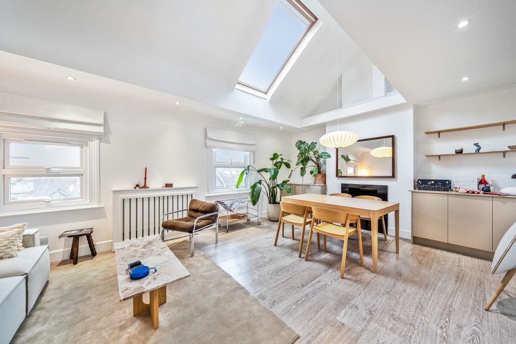 Property photo 2 of 14 1397202-12-69611c...