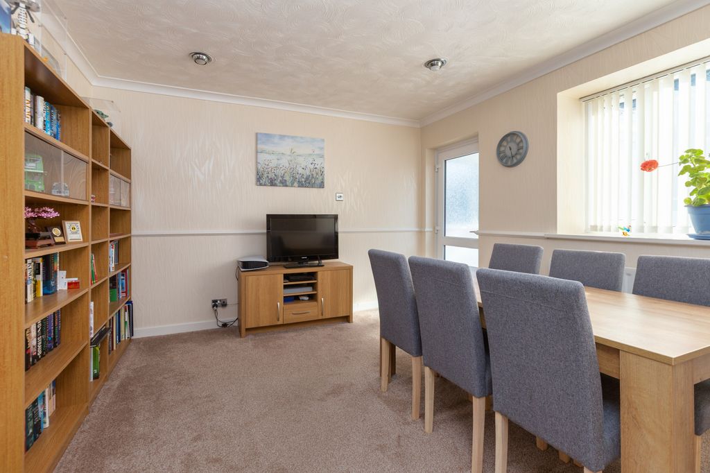 Property photo 2 of 29