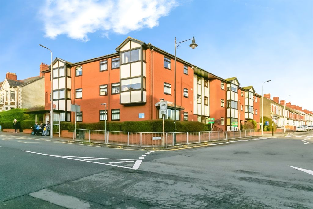 Property photo 1 of 12