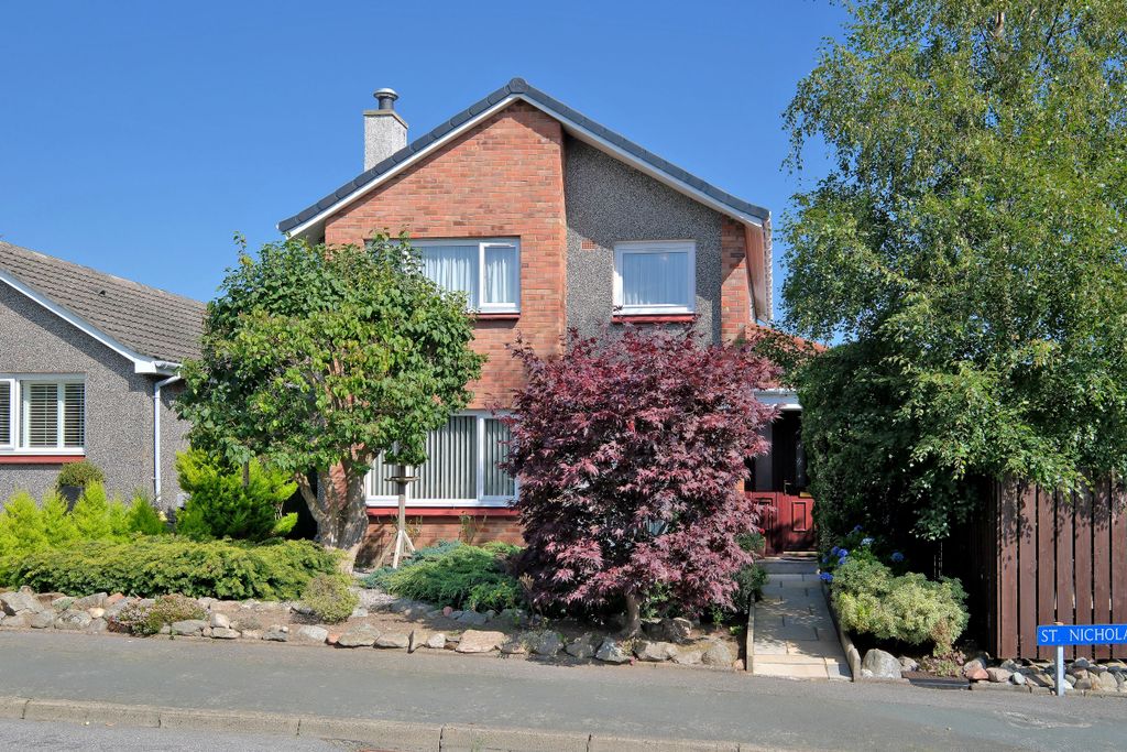Property photo 2 of 37