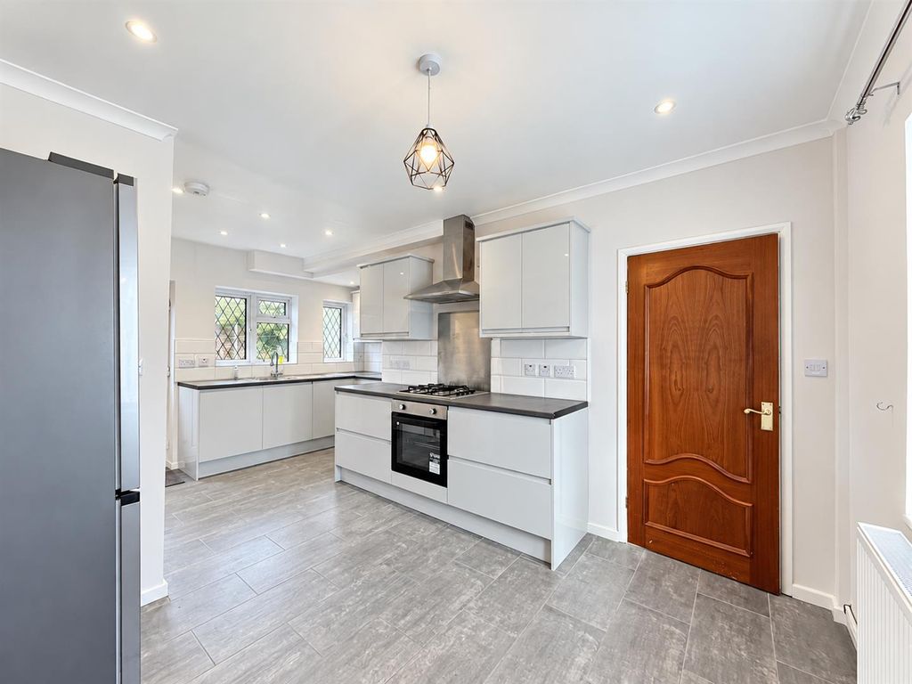 Property photo 2 of 12 Kitchen