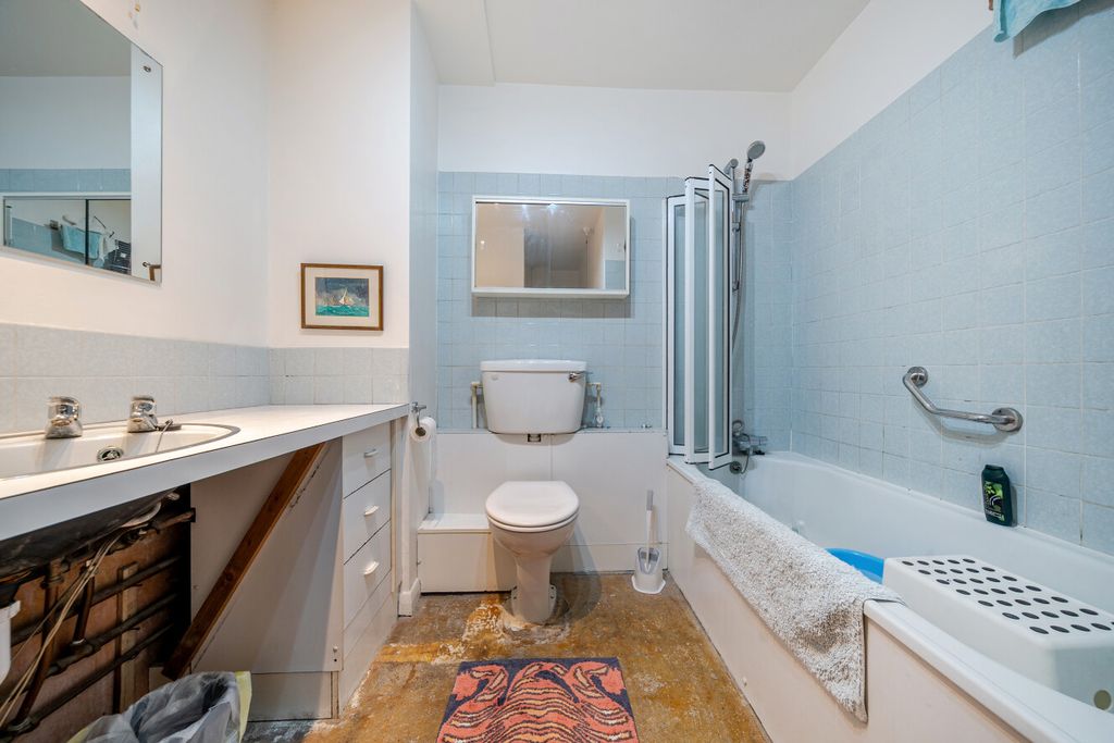 Property photo 2 of 16 1437512-4-69ce6De...