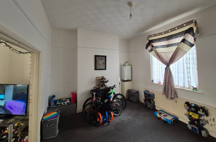 Property photo 2 of 8