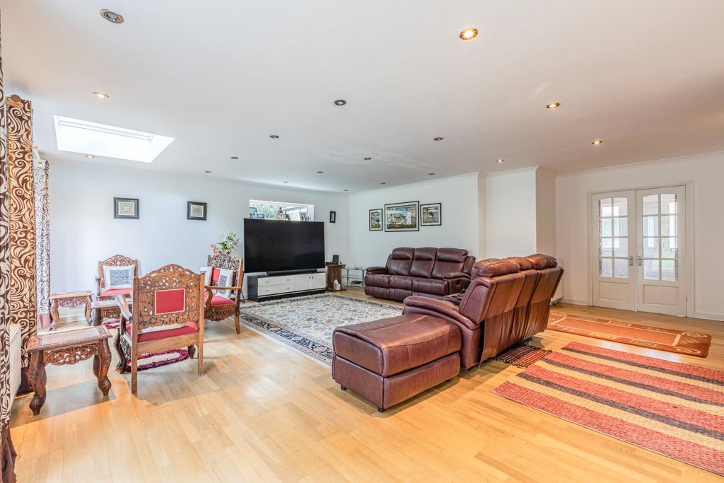 Property photo 2 of 32 Picture No. 06