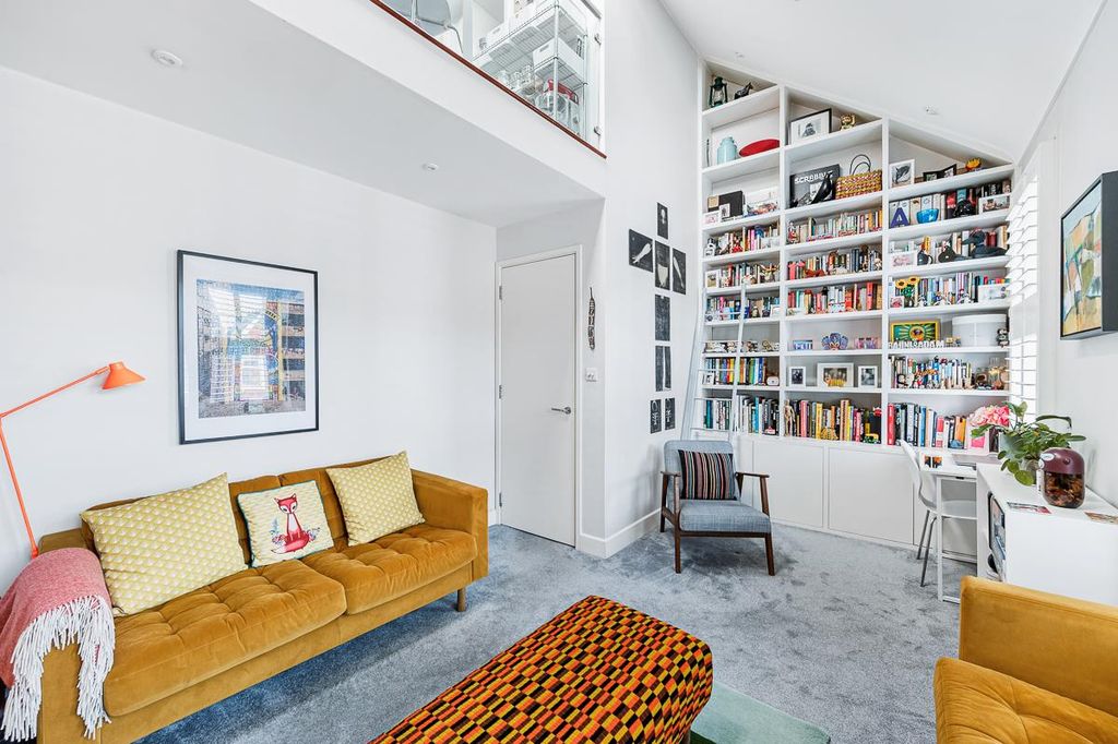 Property photo 1 of 11 61A Bollo Lane-4.Jpg