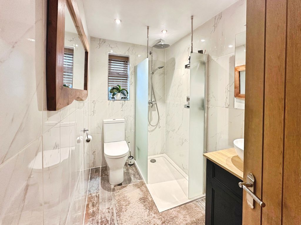 Property photo 3 of 25 Seaview Road