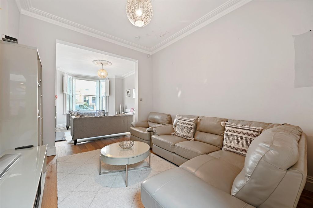 Property photo 3 of 17 Batoum Gardens - Receptiona3 (1).Jpg