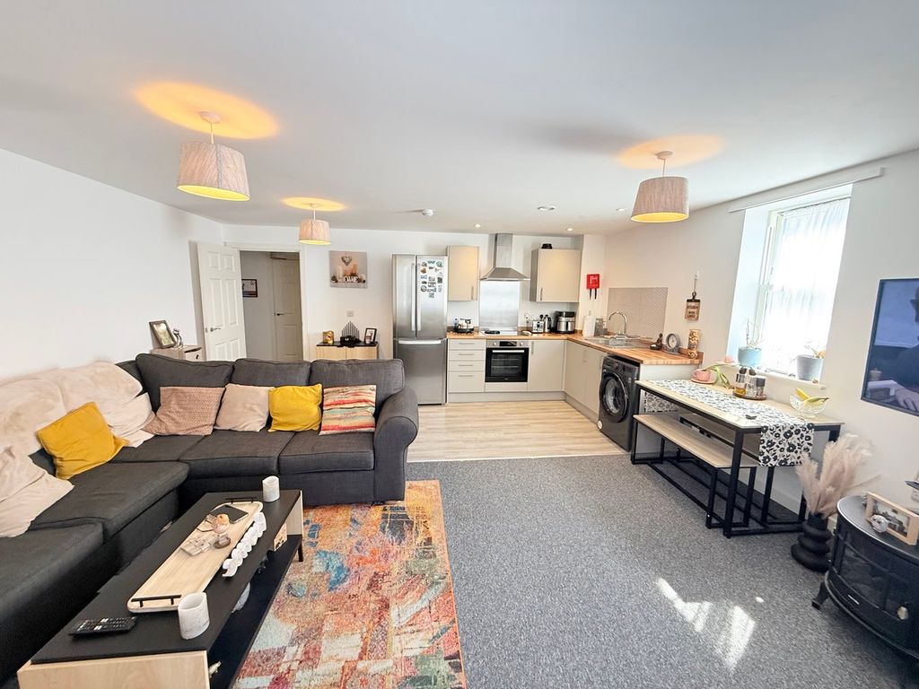 Property photo 2 of 11