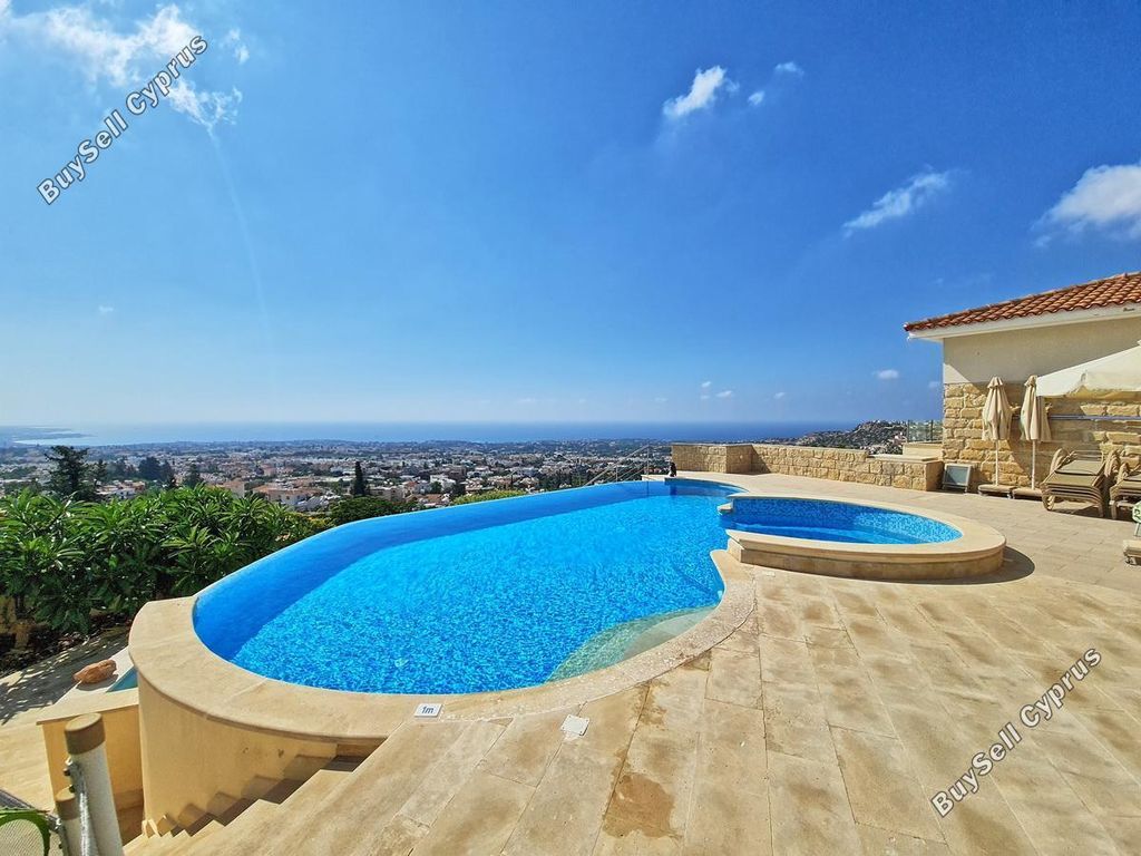 Property photo 2 of 33