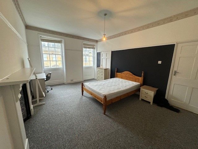 Property photo 1 of 6 Bedroom