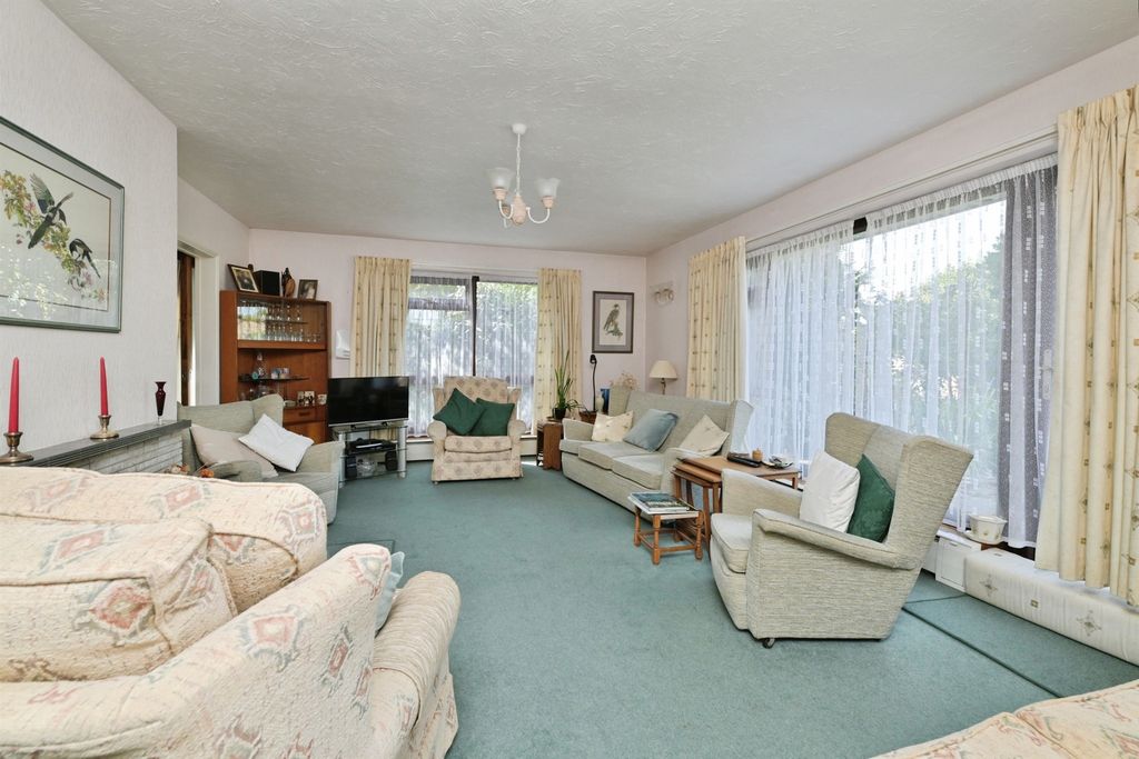 Property photo 2 of 17