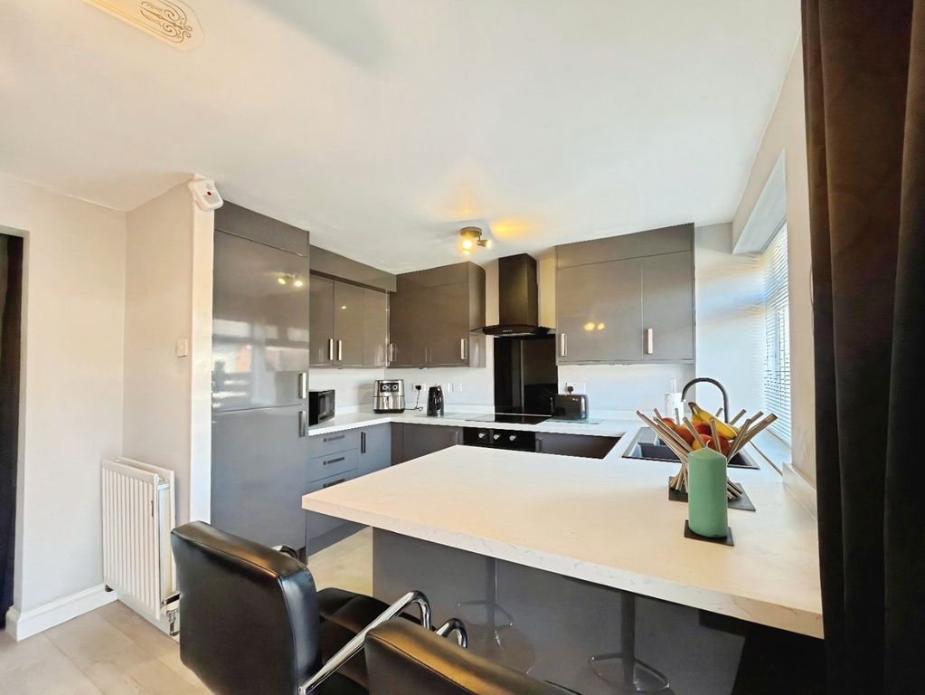 Property photo 1 of 14 4698700