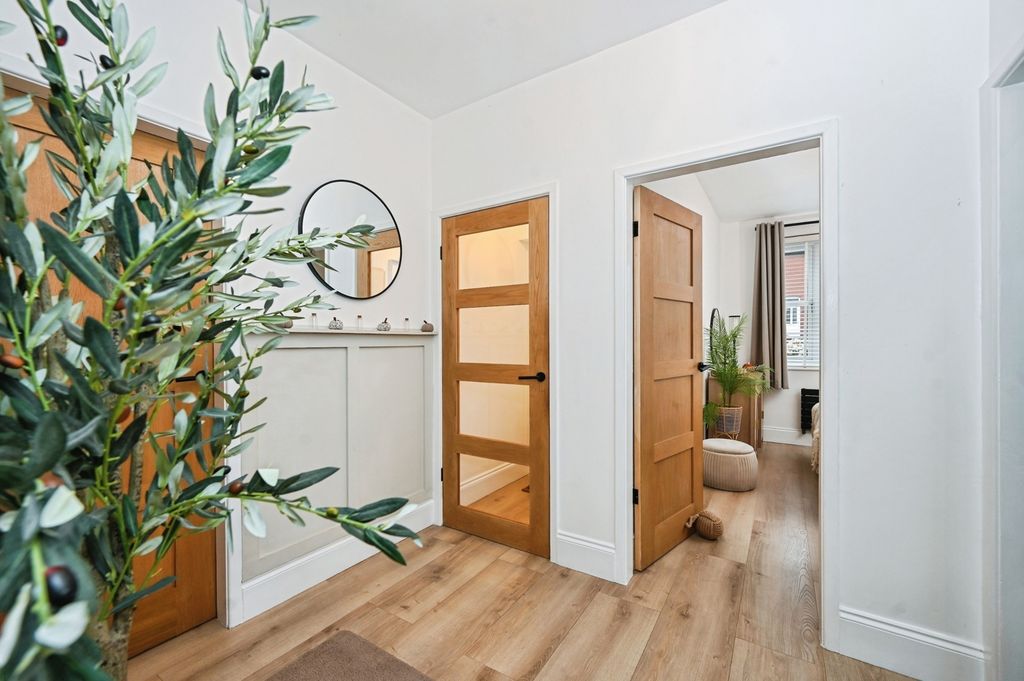 Property photo 3 of 25 Pbox-Img.Jpg