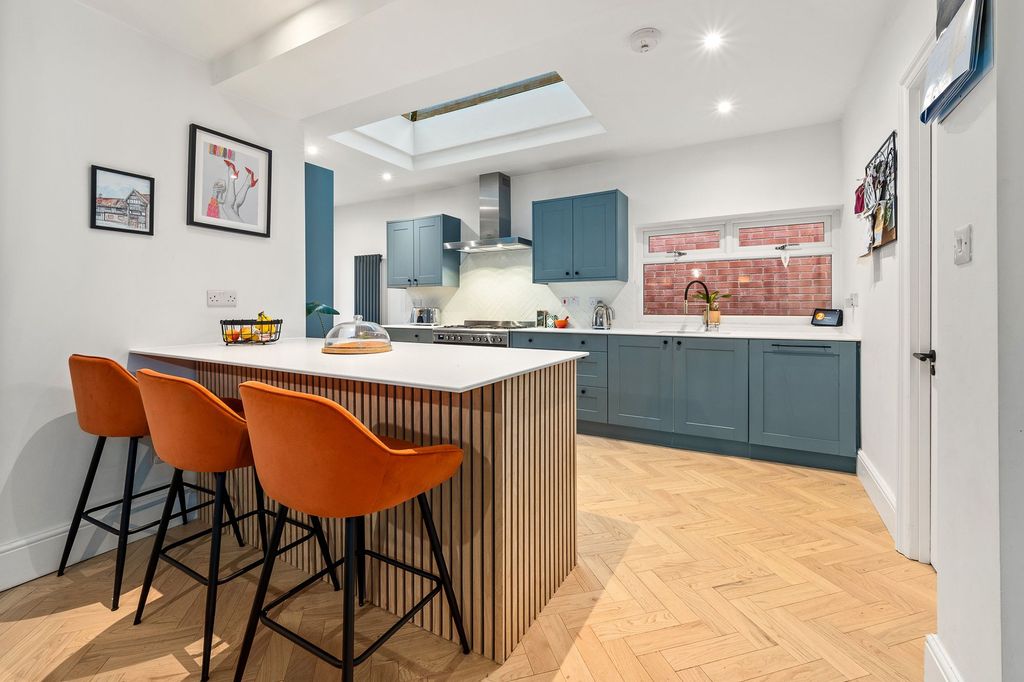 Property photo 2 of 34