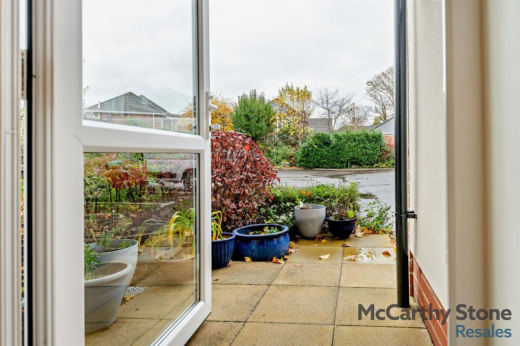 Property photo 3 of 21 8628595-Interior18-800.Jpg