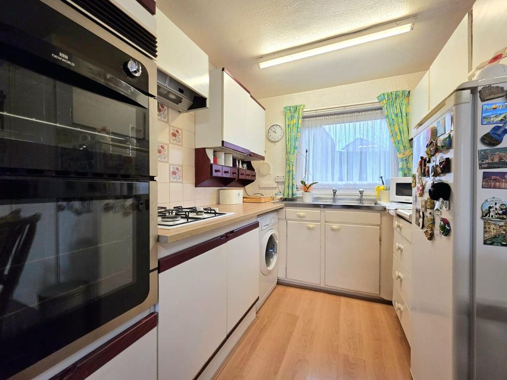 Property photo 2 of 19 Kitchen