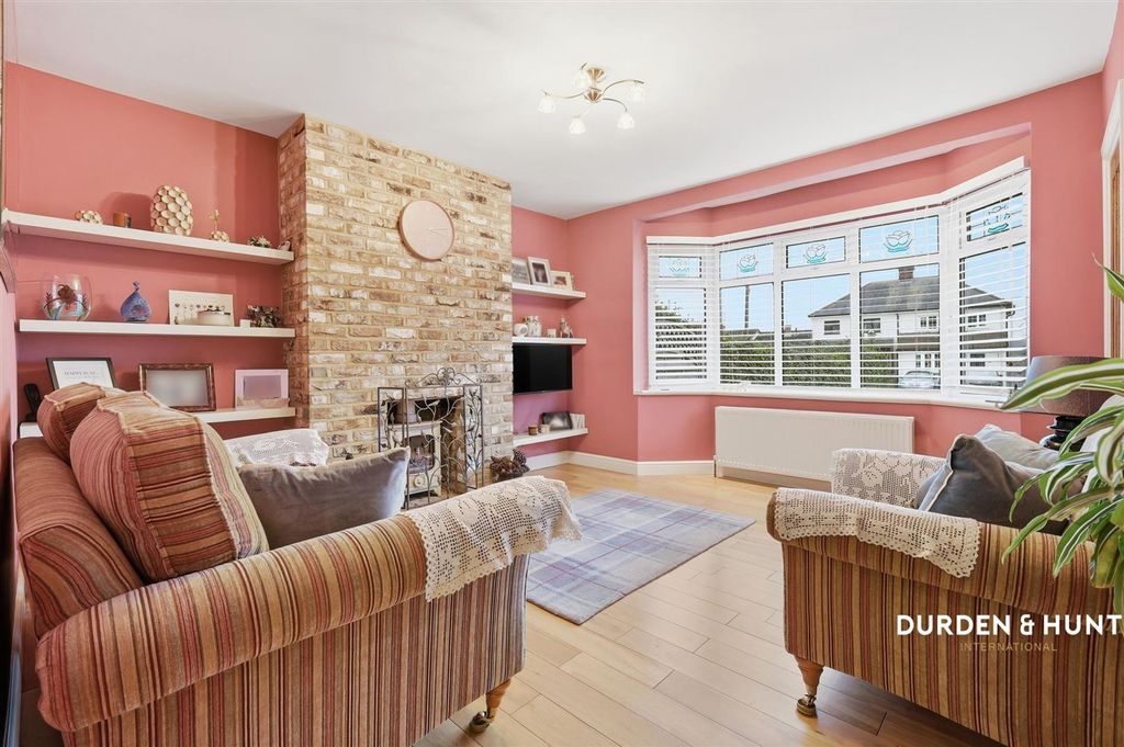 Property photo 2 of 27 Ongar Road