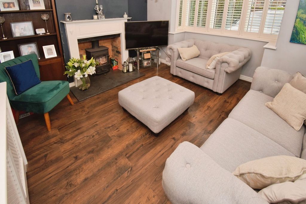 Property photo 2 of 37 Living Room