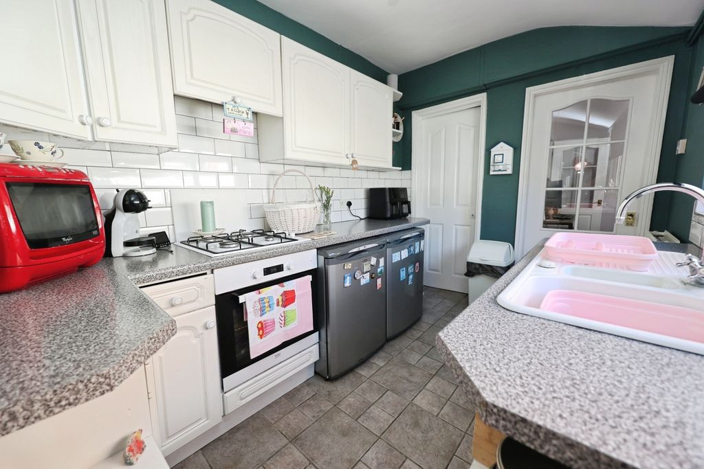 Property photo 2 of 18 4494612