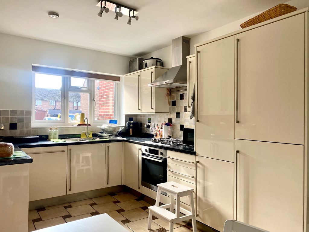 Property photo 3 of 13 Kitchen