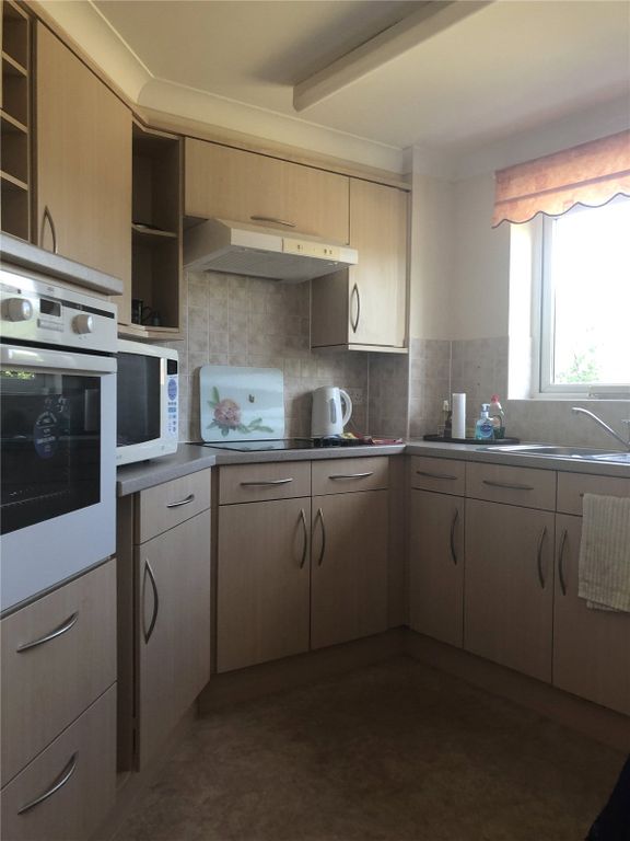 Property photo 3 of 6 Kitchen