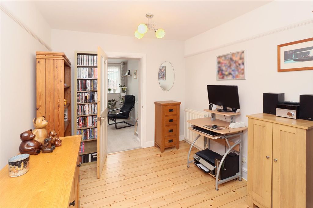Property photo 3 of 11 Office