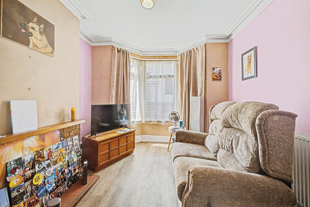 Property photo 2 of 20