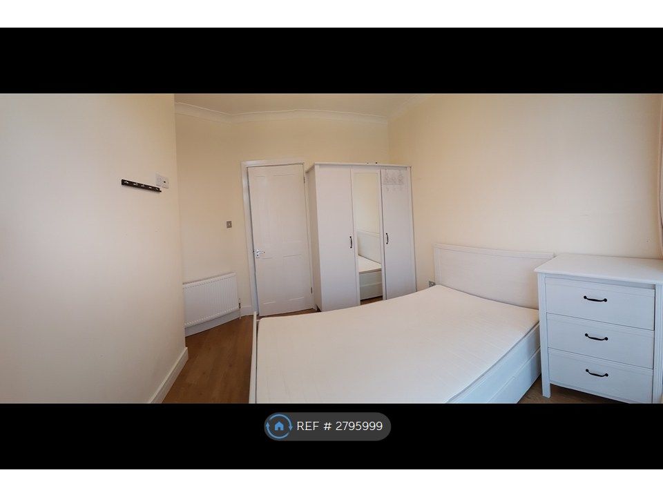 Property photo 3 of 6 Double Room £700