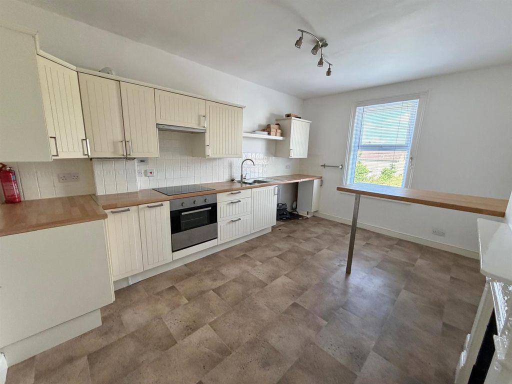 Property photo 2 of 16 Kitchen/Diner