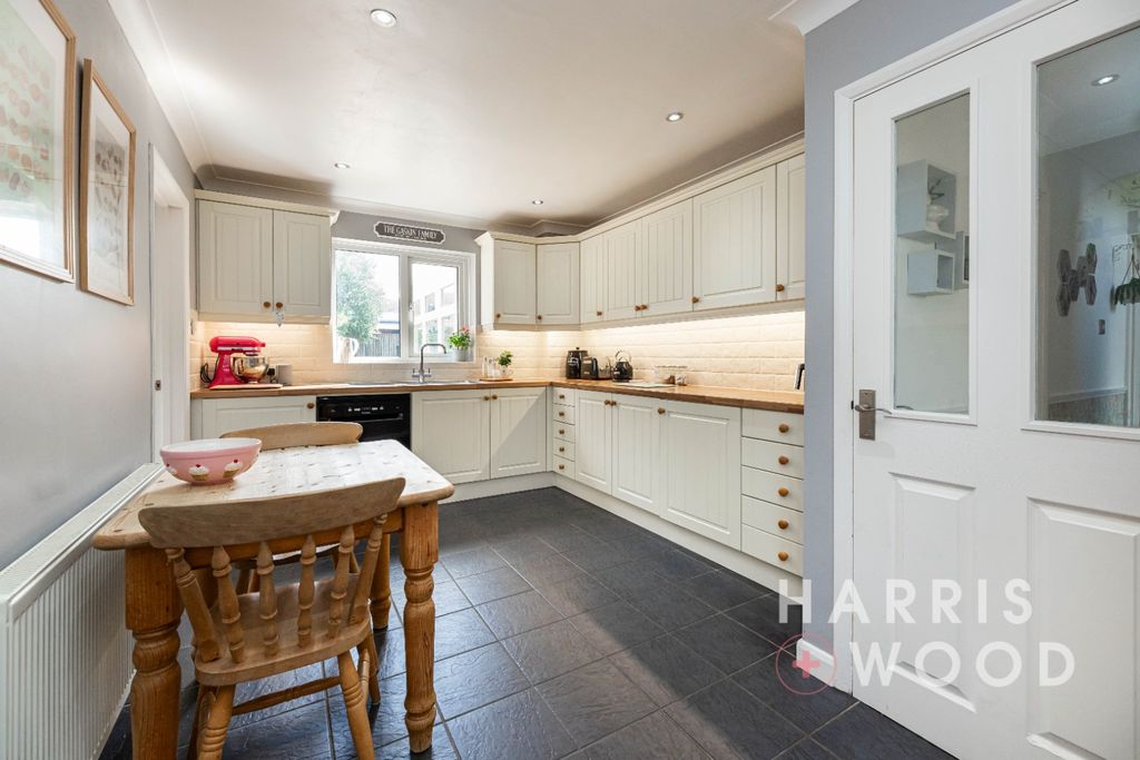 Property photo 2 of 38 4420883