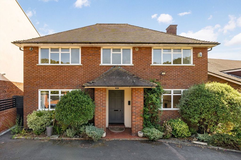 Property photo 1 of 8