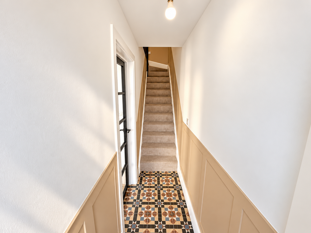 Property photo 3 of 21 Hallway