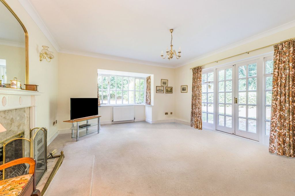 Property photo 2 of 19