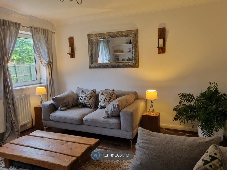 Property photo 3 of 30 Living Room