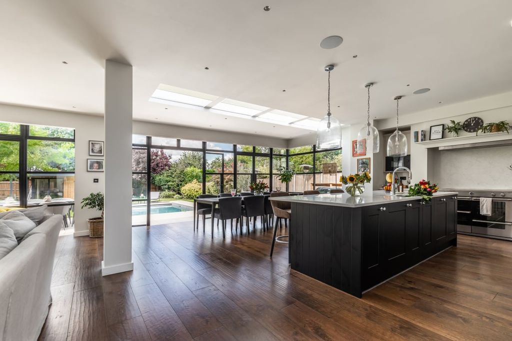 Property photo 2 of 22