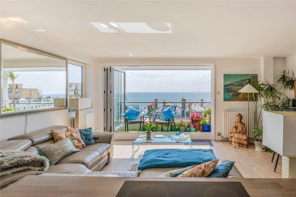 Property photo 2 of 23 Picture No. 35