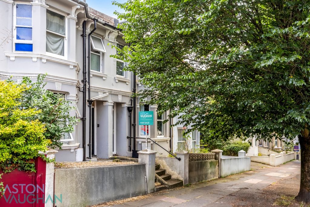 Property photo 2 of 18 4890793