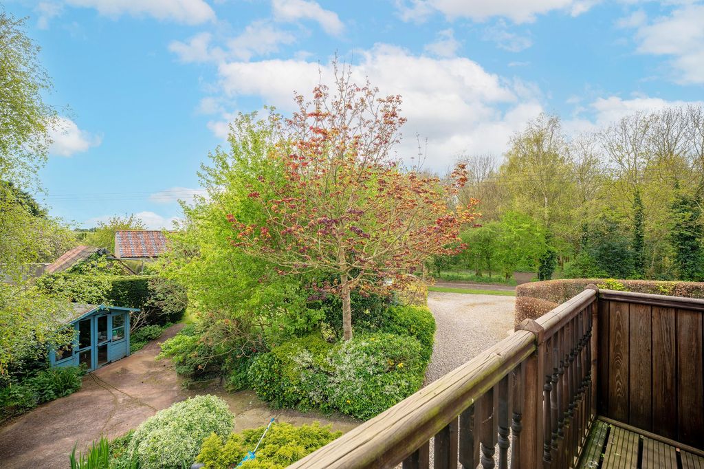 Property photo 2 of 28