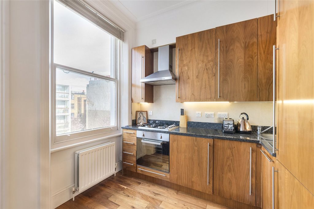 Property photo 2 of 8 Kitchen