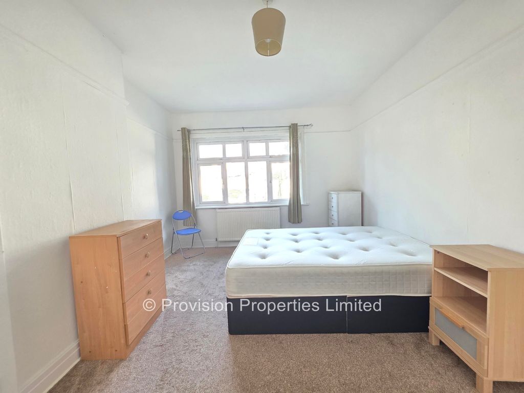 Property photo 3 of 10 Photo