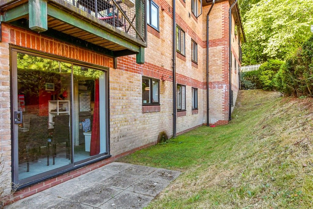 Property photo 2 of 14 Communal Gardens