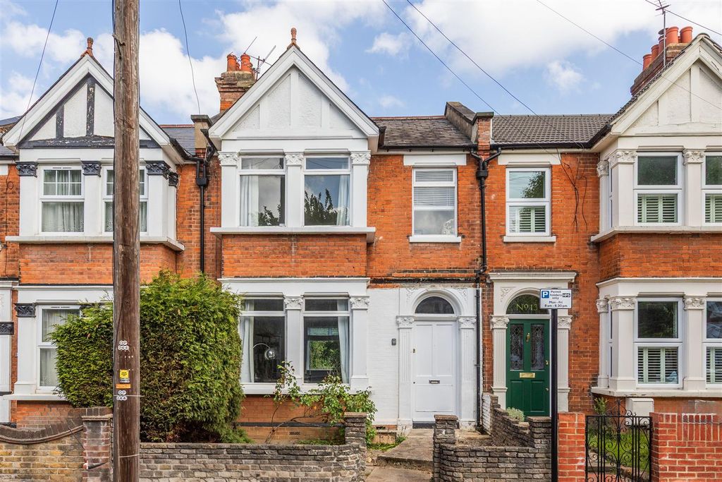 Property photo 1 of 24 Silverdale Road, E4