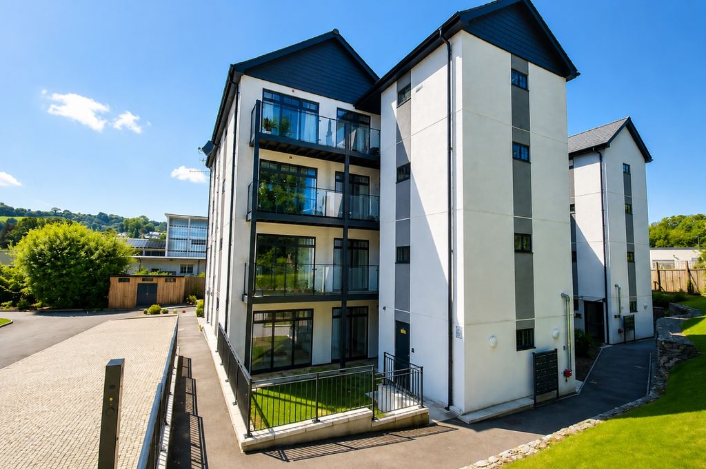 Property photo 1 of 12 Tps Lostwithiel 01208 872728 14