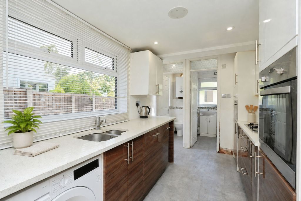 Property photo 3 of 23